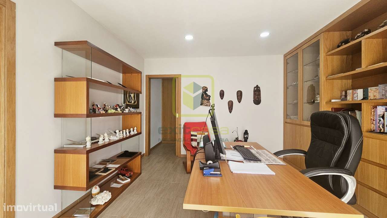 Moradia de Luxo a 5 Minutos da Praia da Barra-12