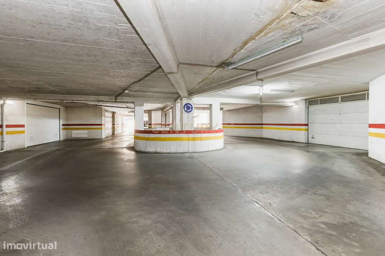 T3 153 m² com varanda | Garagem + 1 lugar de estacionamento | Lumiar |-23