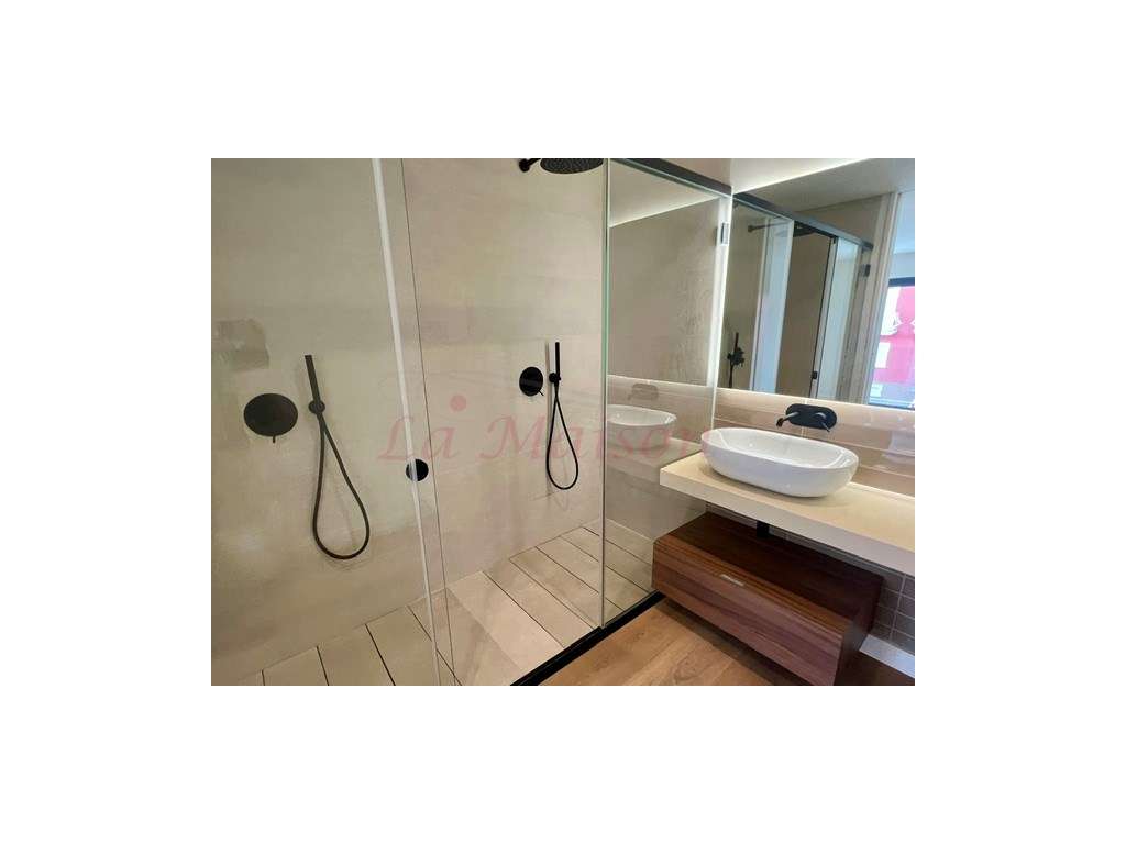 3 Apartamentos T2+1-21