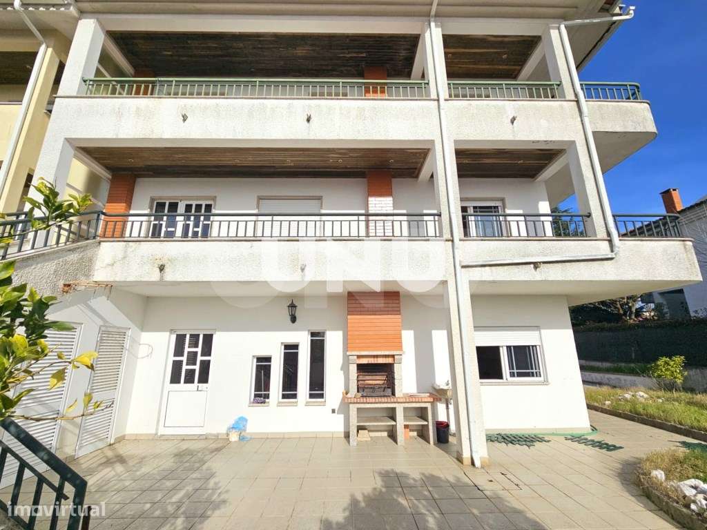 Moradia em Banda T5 - A 5 Minutos do Centro da Cidade de Viseu-4