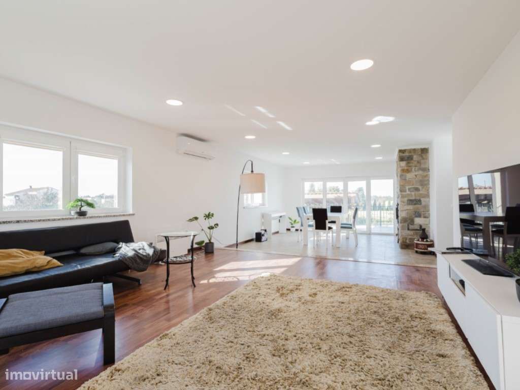 Moradia T6 com 3600m² de Terreno e Chalet T2 Independente - Espaço,... - Grande imagem: 3/60