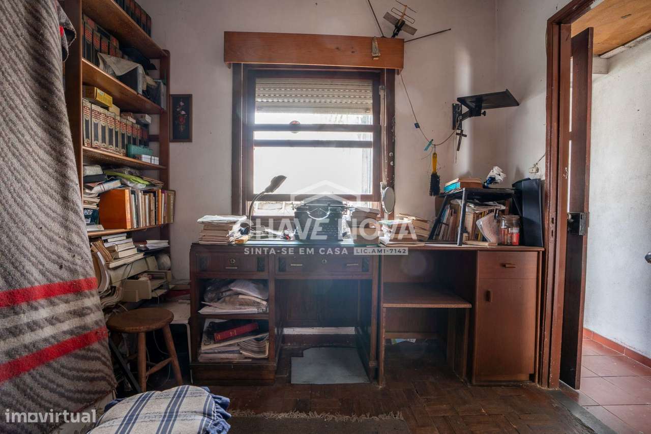 Moradia T1 com garagem box e logradouro e quintal no centro de Gaia-6