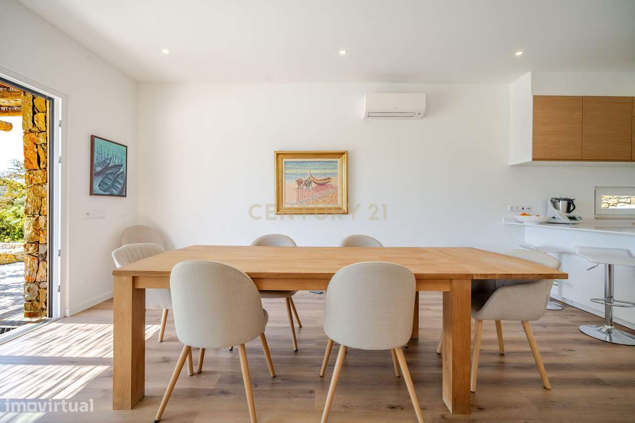 Moradia T3 Térrea de Luxo com Piscina Infinita, Privacidade Total e Am - Grande imagem: 4/55