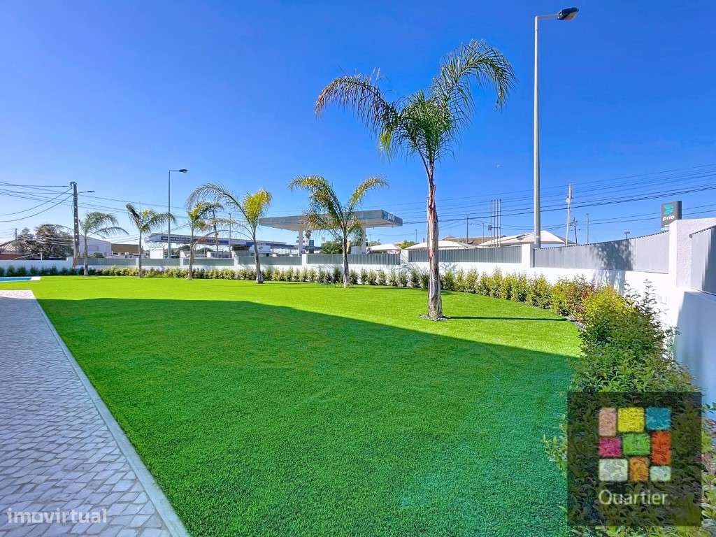 Moradia T3 + 1 com piscina na Charneca de Caparica.-21