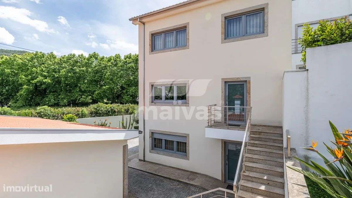 Moradia Gaveto T4-35