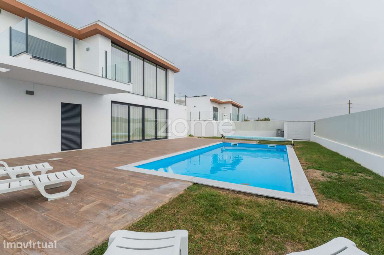 Moradia T4 com psicina-36