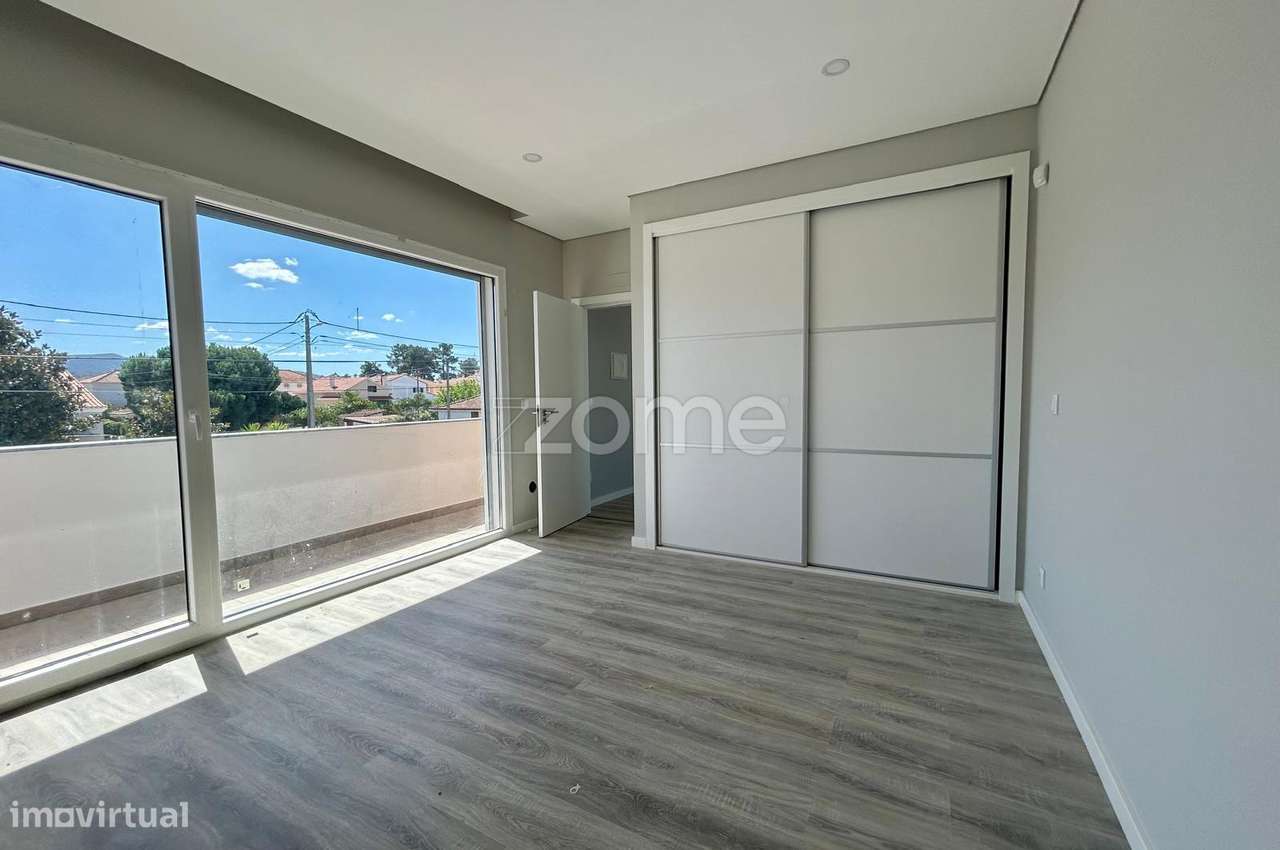 Moradia T4 com piscina, suíte e garagem em Azeitão-27