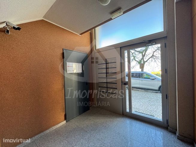 Apartamento T3 com garagem no Parque das Oliveiras, Camarate-26