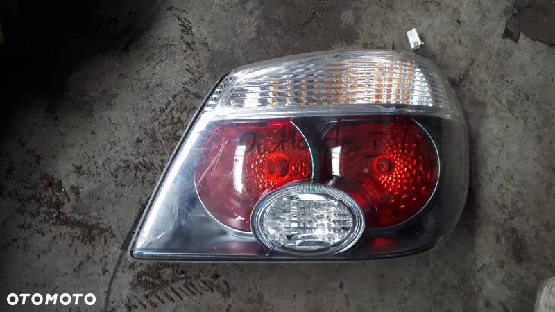 Lampa tylna prawa Mitsubishi Outlander I 1 LIFT 2004-2006r. EUROPA - 2