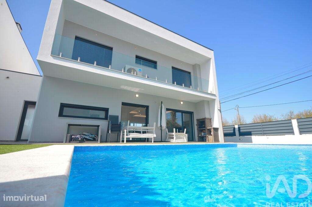 Moradia isolada T4 em Fernão Ferro - Grande imagem: 3/35