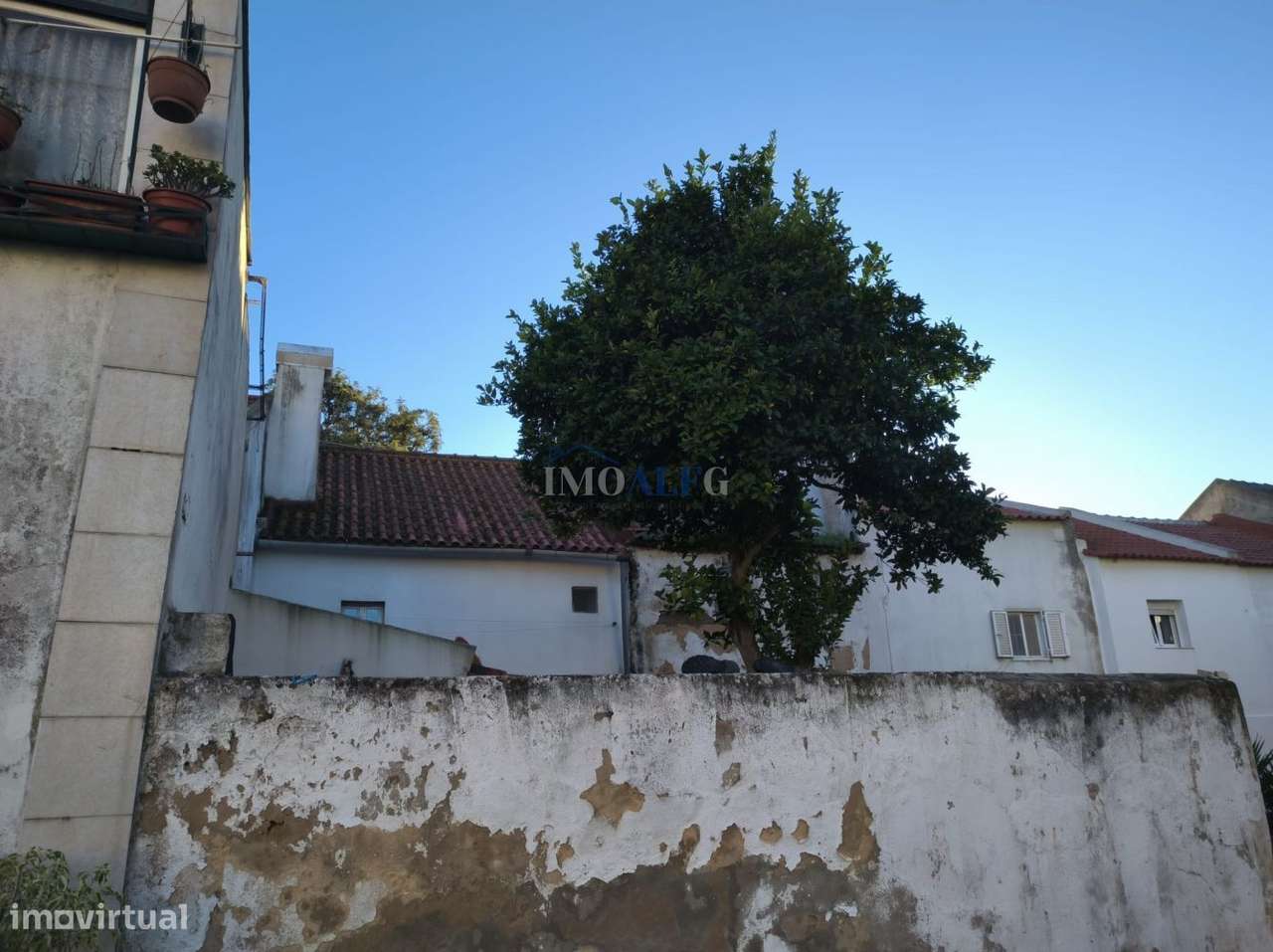 Prédio com quintal no centro do Montijo, junto a transportes-10