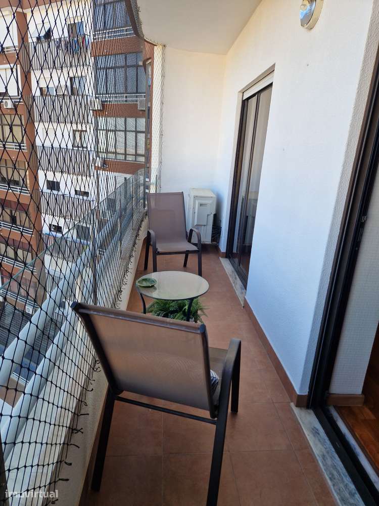 T3 Luxo (T3+T3 ligados/2 Fracções) com 3 Boxes Vistas - Almada Centro-36