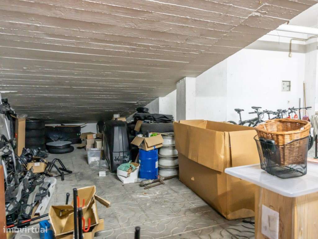 Garagem com 115m2 em Massamá Norte - Grande imagem: 2/11