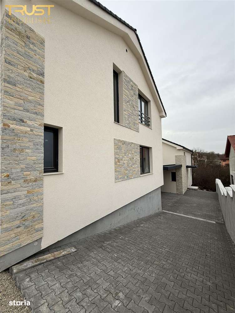 Casa individuala 4 camere  de vanzare l Dezmir l Garaj si parcare - Imagine principală: 3/11