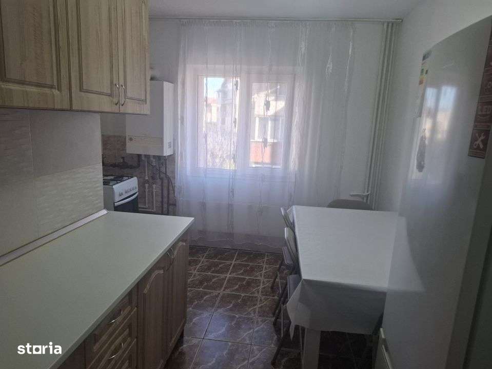 Inchiriere apartament 3 camere, decomandat, micro 3 Targoviste - Imagine principală: 2/17