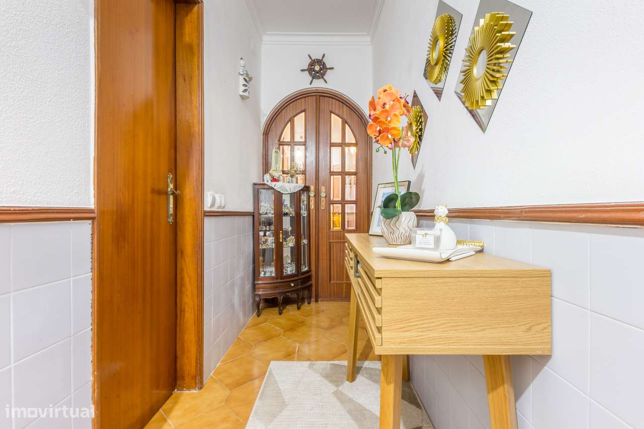 Apartamento T2 na Baixa Da Banheira na Rua do Mercado.-7