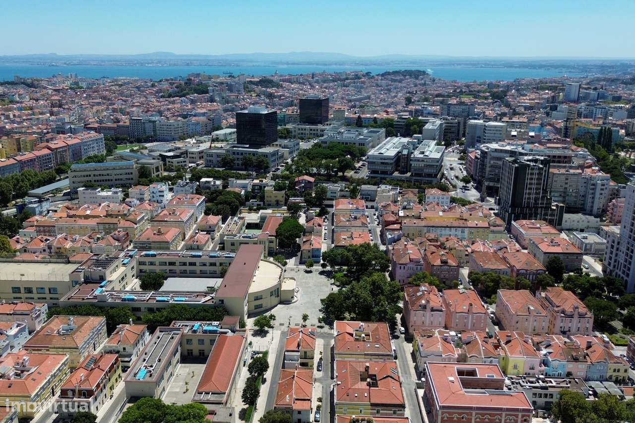 T3 Av. João XXI | 200m2 | 2 Elevadores | 2 Parqueamentos | Arrecadação-37