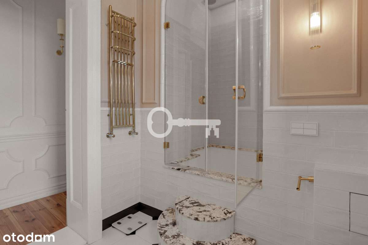 Paryski Szyk w Sercu Wildy | Marmur i Lity Dąb-18