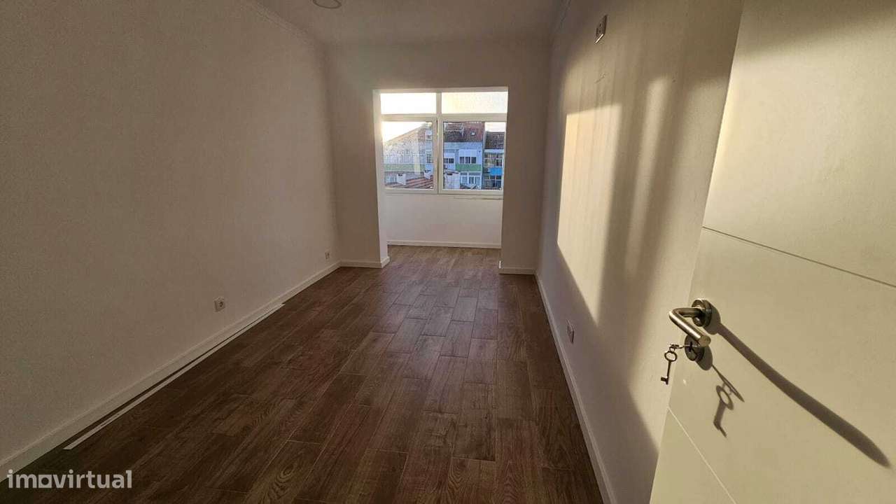 3 Assoalhadas - Novo- Laranjeiro frente ao Alfeite - Grande imagem: 4/14