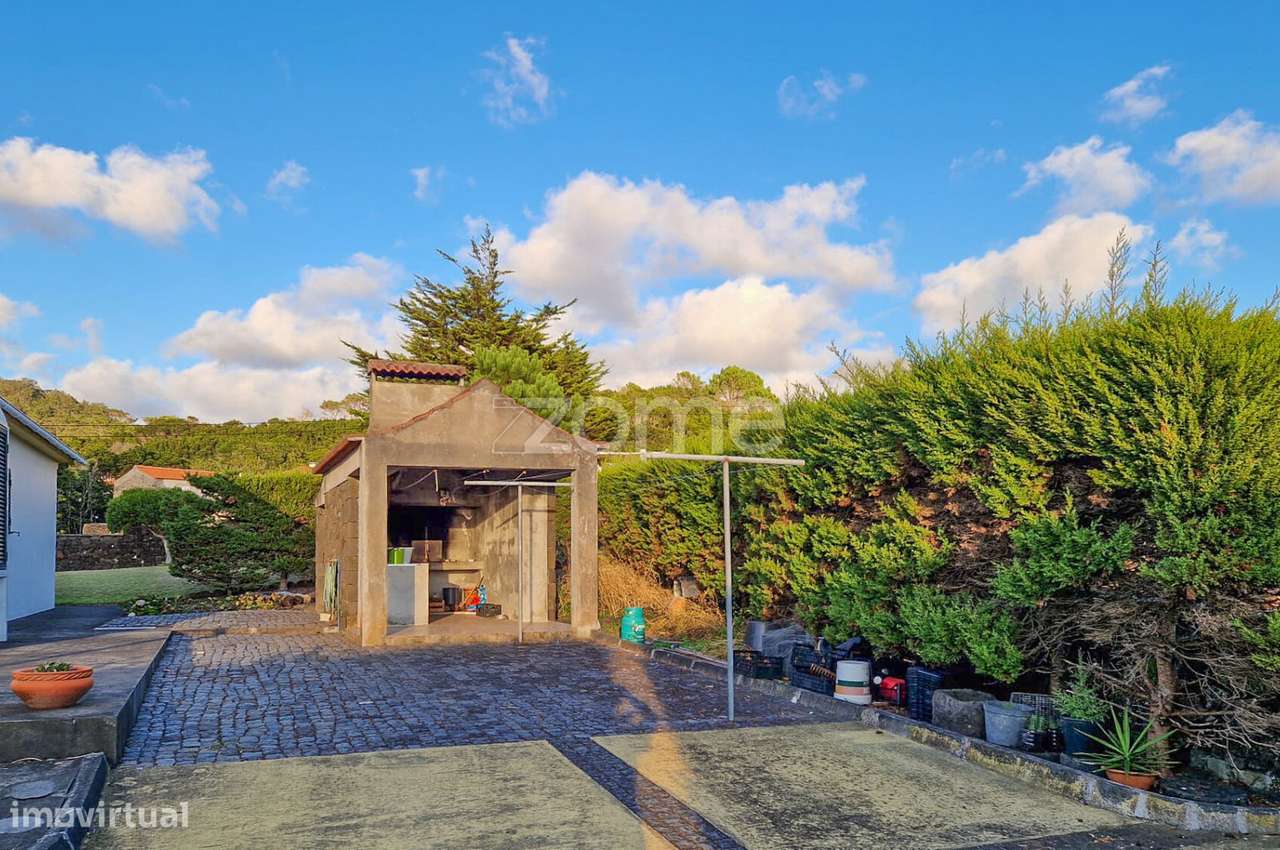 Moradia T4+1 na Ilha do Pico com Terraço Panorâmico e Vista Mar-31