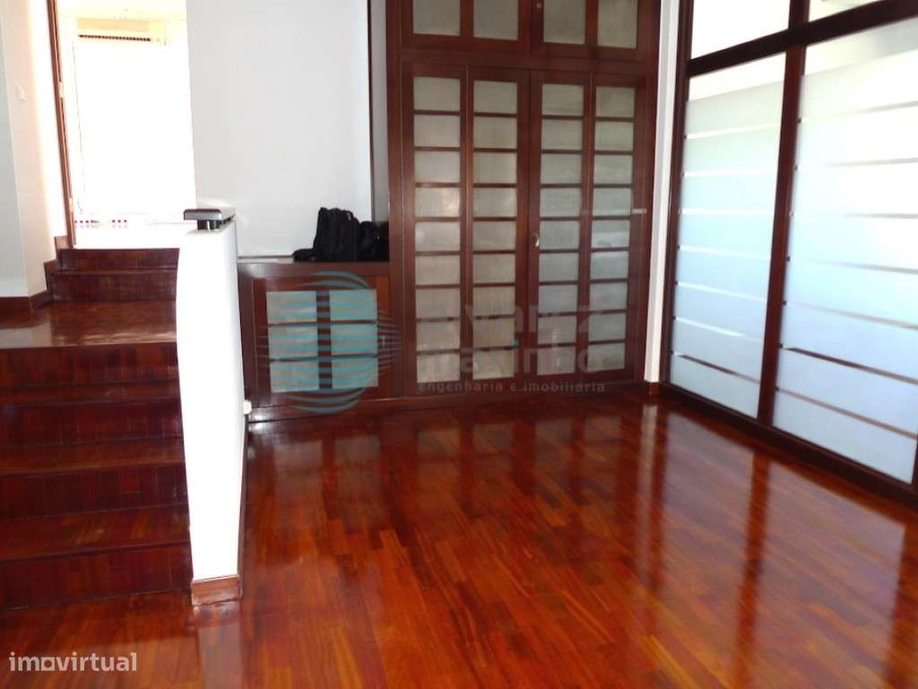 Escritório Braço de Prata (Marvila)


VEJA A VISITA VIRTUAL DEST... - Grande imagem: 4/28