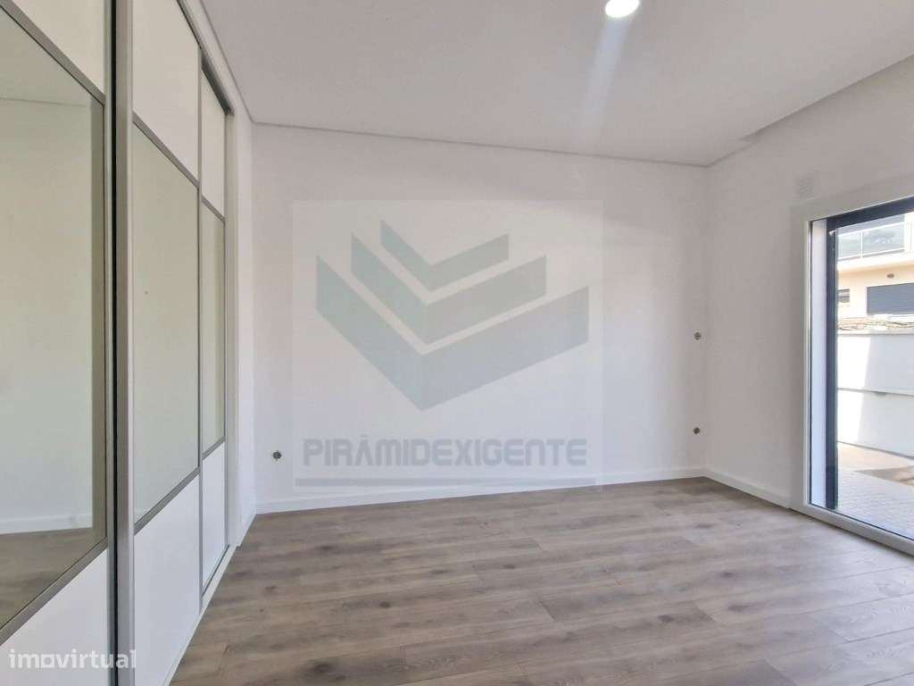 Moradia Isolada, Fernão Ferro, 2 Suítes, open space 46m2-17