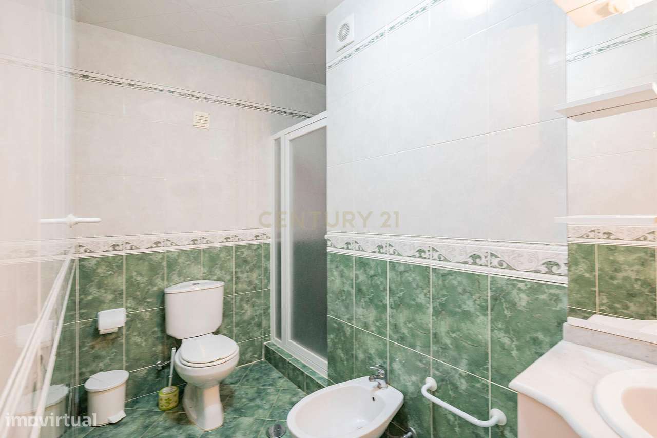 Moradia T4 com Terraço e Vista Mar em Luz de Tavira-7