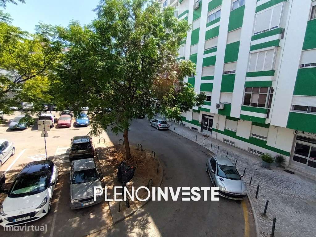 T2 com Excelente Potencial + Arrecadação de 40m2 em Corroios-9
