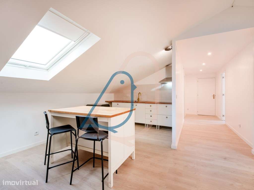 Apartamento T2 / Arrendamento /kitchenette/ Sótão / Centro da Cidad... - Grande imagem: 2/17
