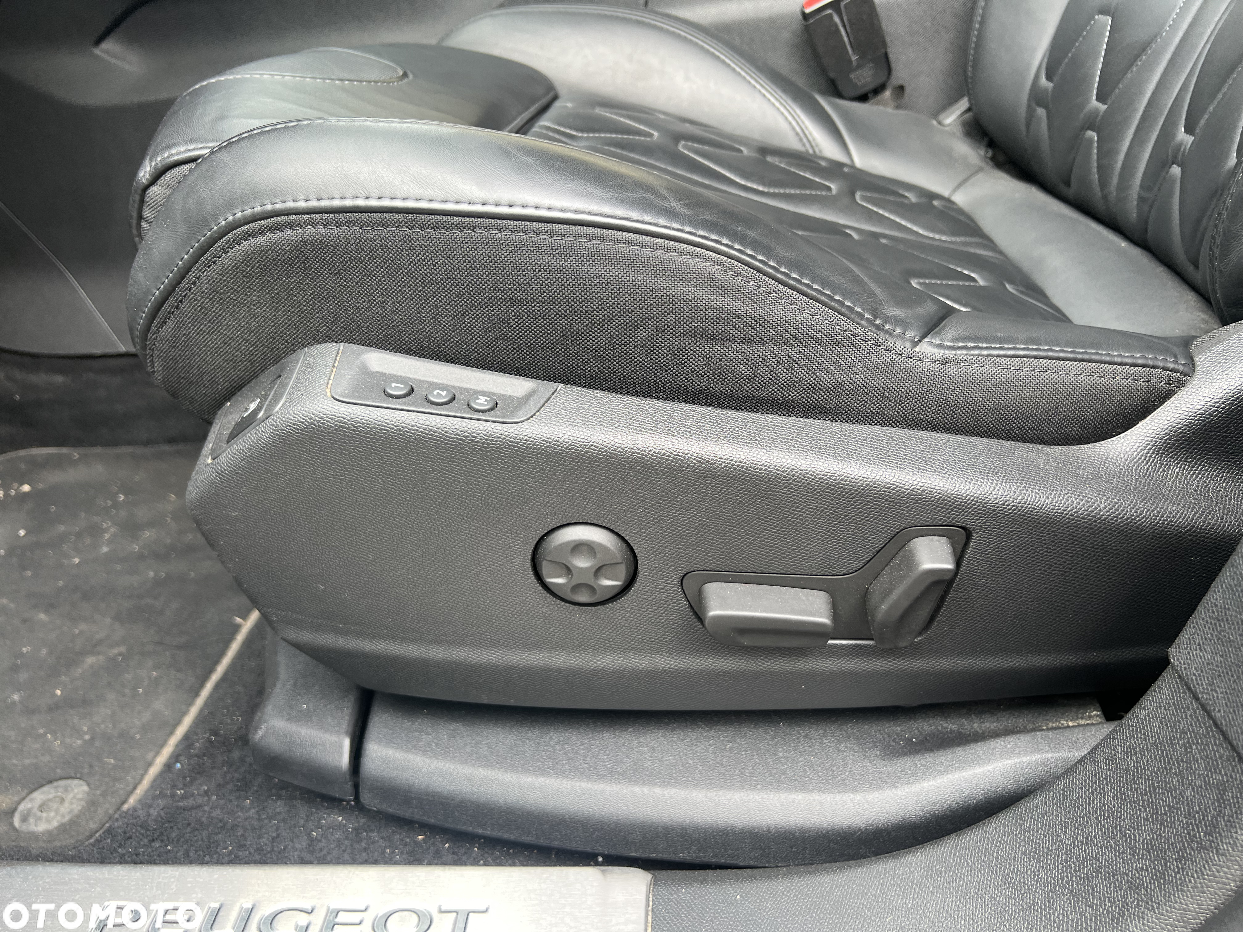 Peugeot 3008 Plug-In Hybrid4 300 e-EAT8 GT - 15