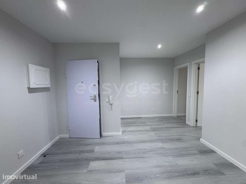 Apartamento T2 renovado, localizado em Quarteira - Grande imagem: 5/25