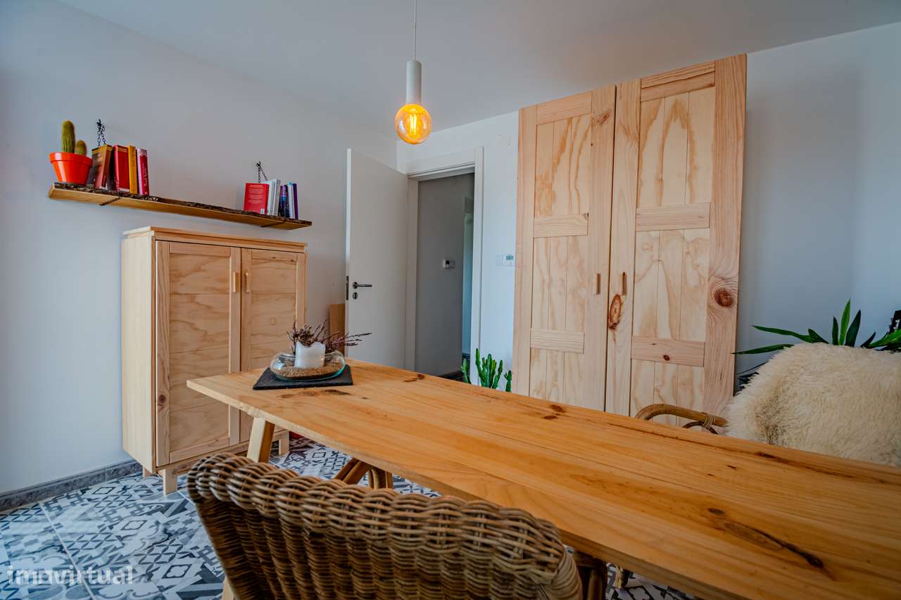 Moradia T2 renovada com logradouro | Entre Ericeira e Santa Cruz - Grande imagem: 4/24