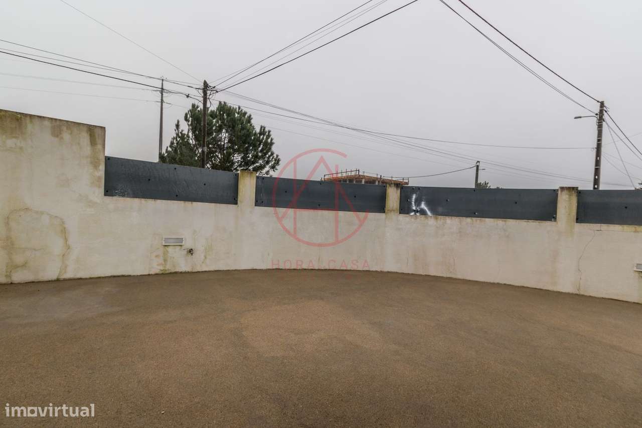 Moradia em Fernão Ferro – Privacidade, Conforto e Acesso rápido a-23