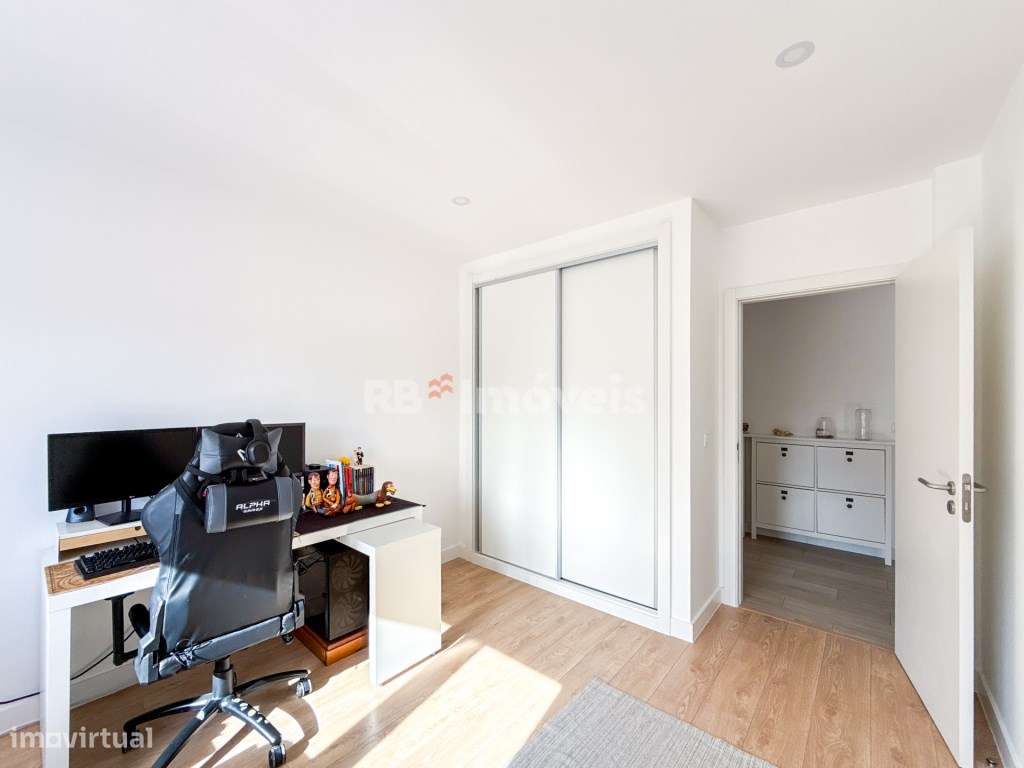 Apartamento T3 Semi-Novo, c/ Garagem - em Constância-16