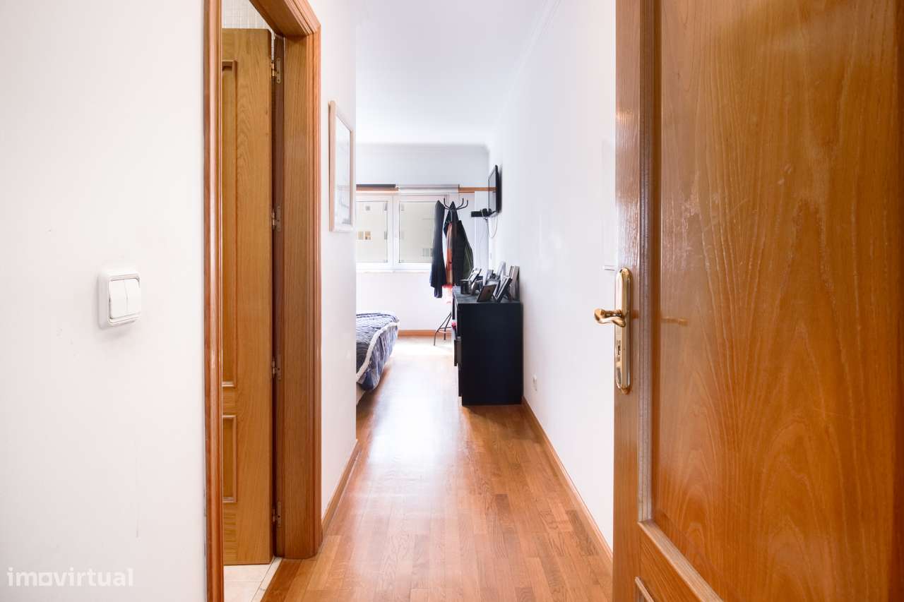 Apartamento T2 com garagem em Nova Carnaxide-20