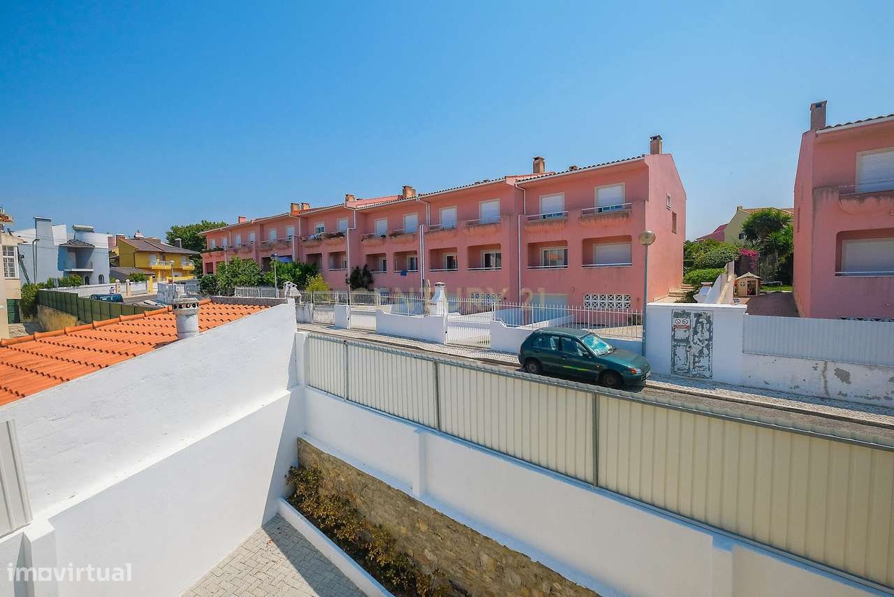 Moradia T4 Renovada no Estoril | Conforto, Espaço e Excelente Localiza-28