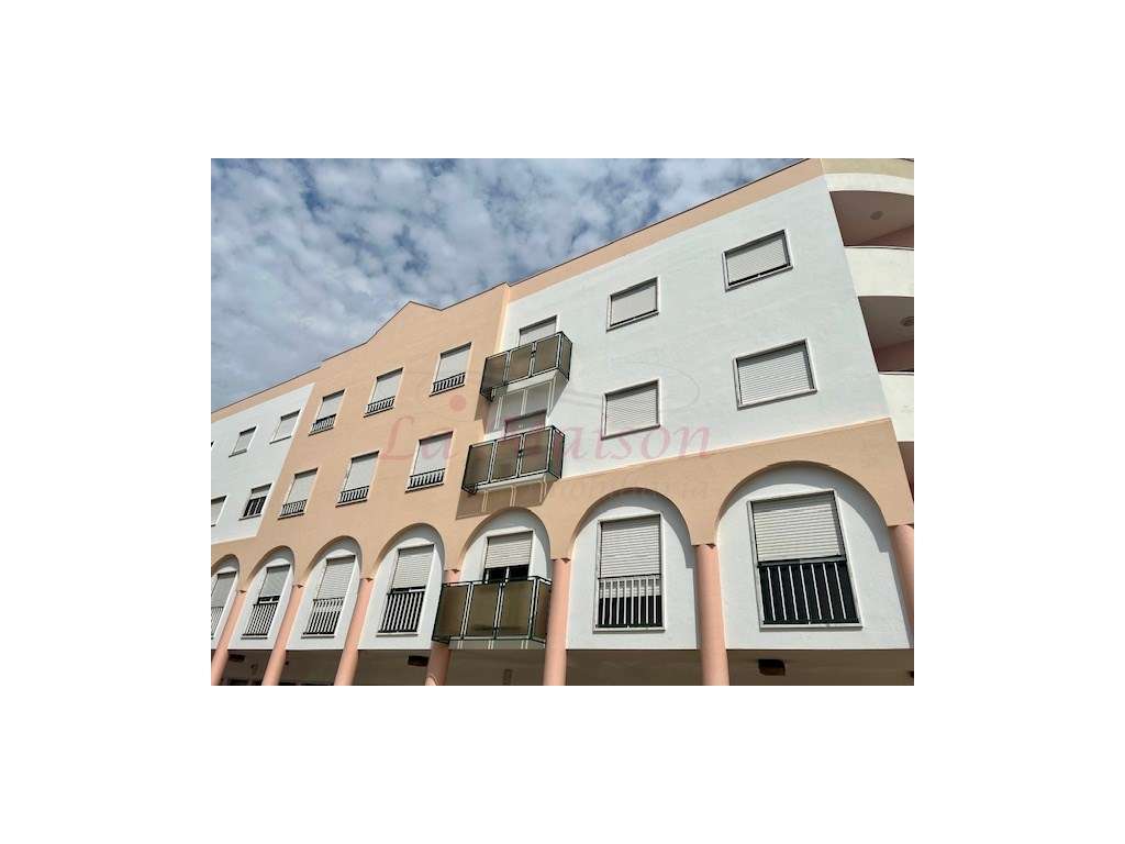 Magnífico Apartamento T3 com terraço no Centro de Loures-24