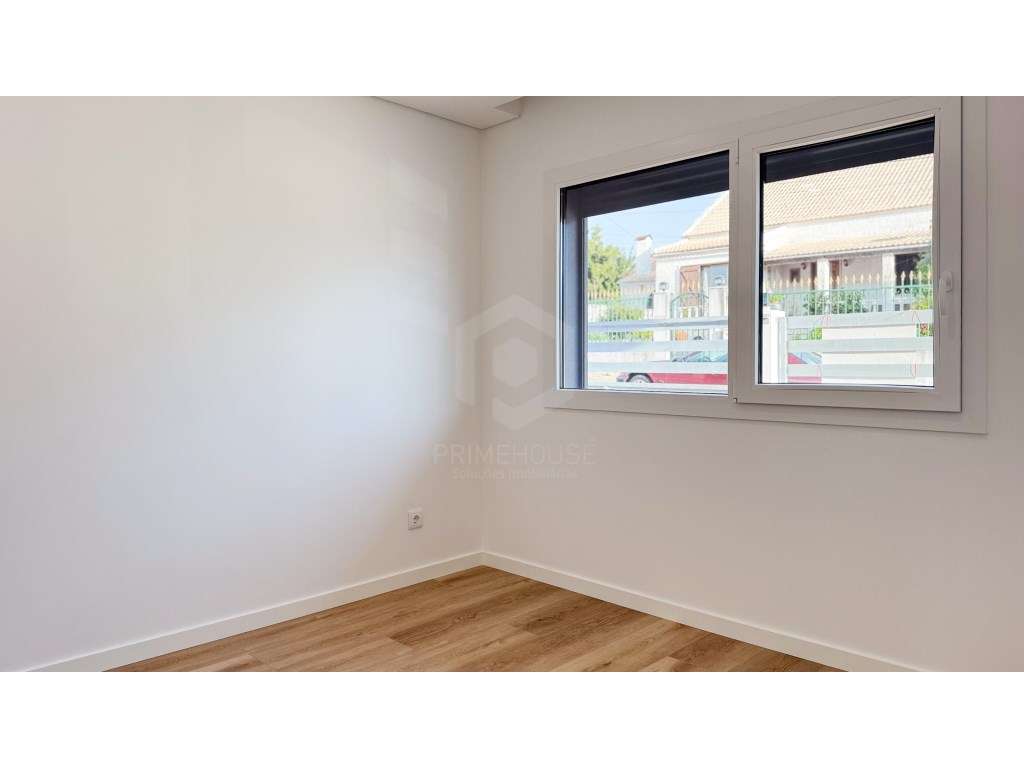 Moradia T4 com piscina - Quintinhas-24