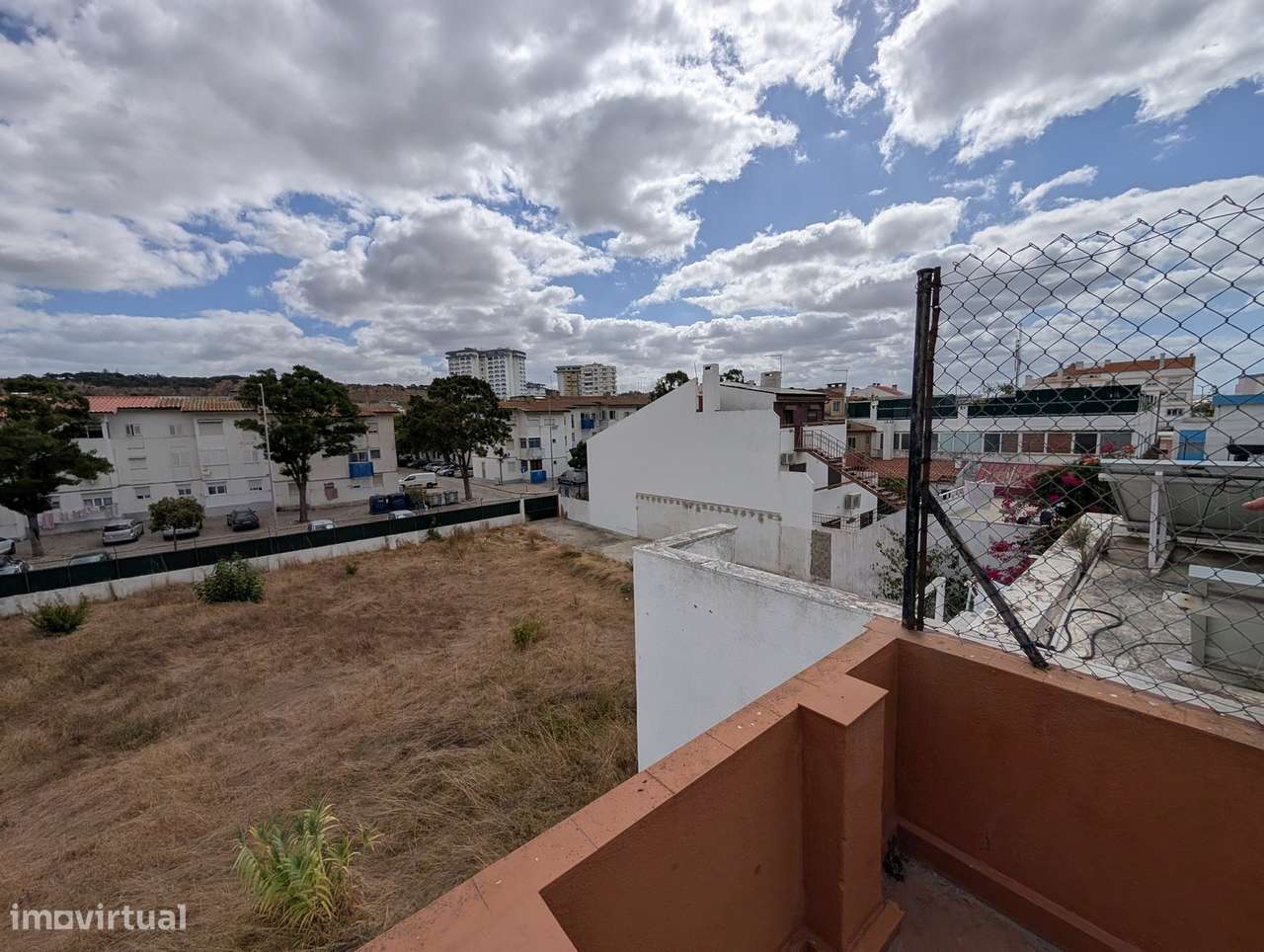 Excelente moradia centro Costa Caparica-24