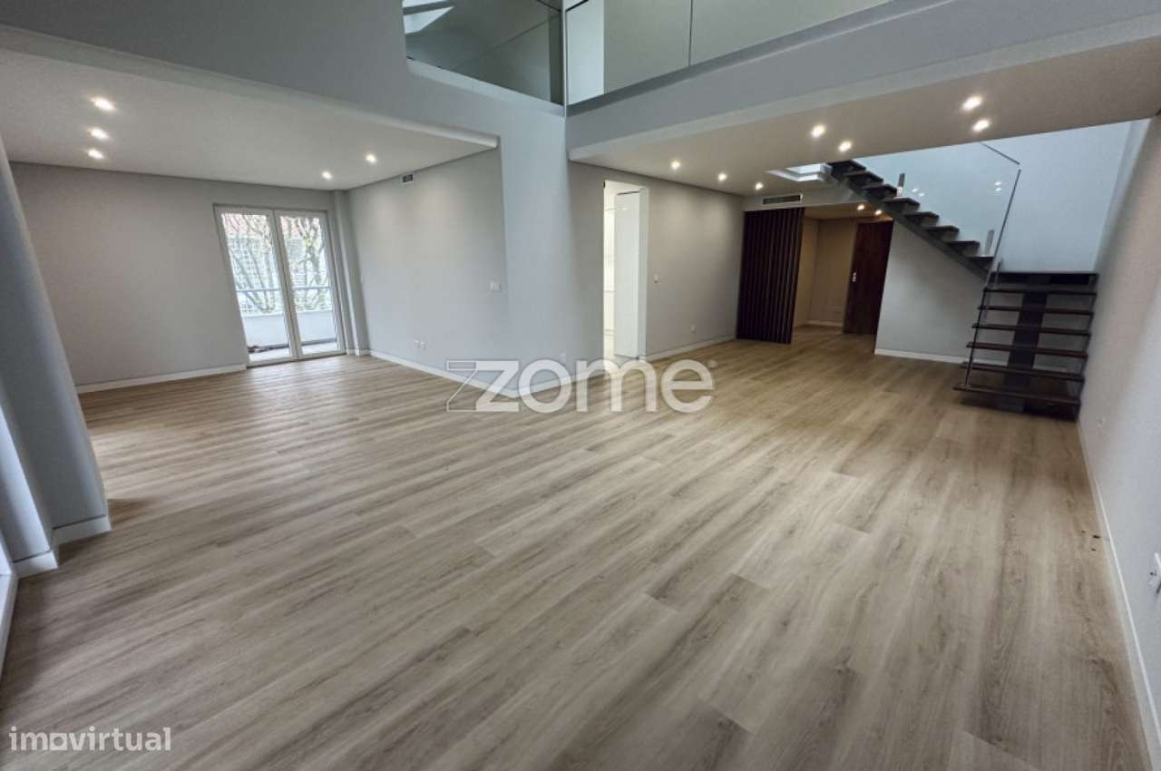 Apartamento T3 com Mezanino – 3 lugares de garagem-5