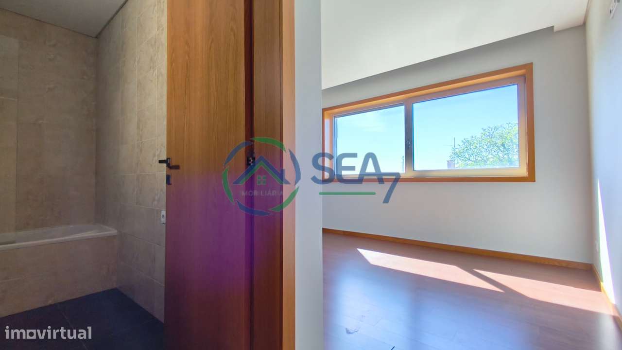 Moradia T6 com grande terreno, Meadela-37