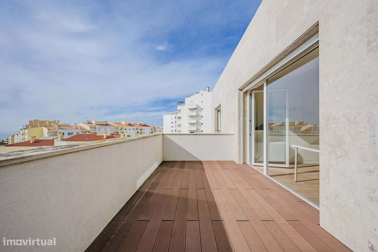 Moradia T4 com Piscina e Terraços Panorâmicos, Parede-46