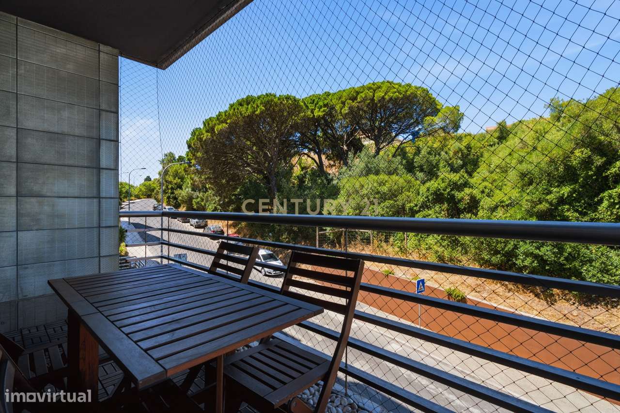 Elegante Apartamento T3 no Estoril com Box Fechada para 3 carros a pou-8