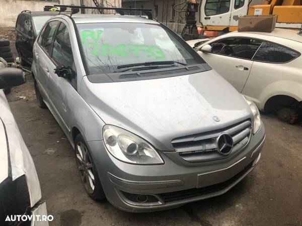 Dezmembrez Mercedes Benz B200 CDI gri argintiu automat - 2