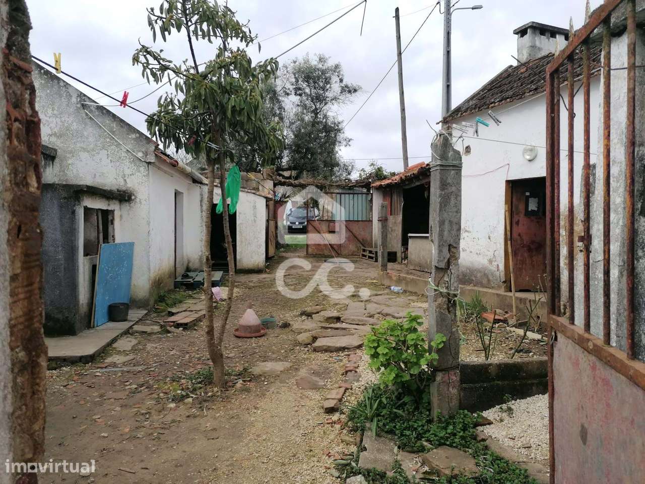 OPORTUNIDADE – Moradia T3 com Anexos e Terreno Amplo, no Bombarral. - Grande imagem: 3/16