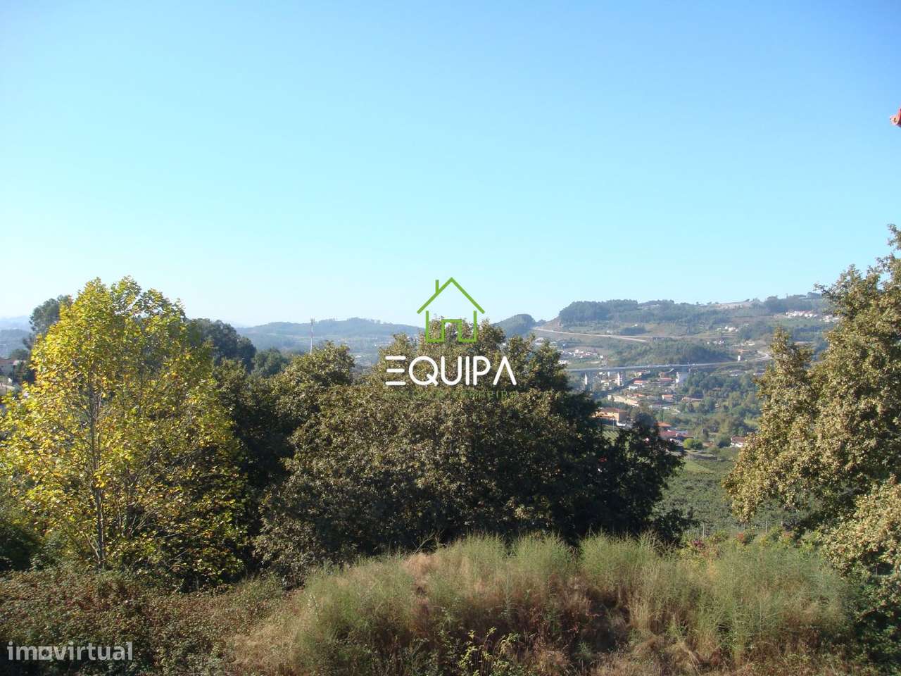 Terreno para construção (com moradia  T-5, construída em grosso), e-23