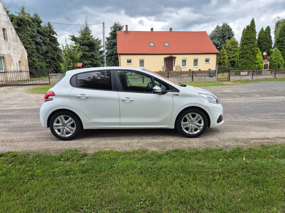 Peugeot 208 I (2012-2019) 1.6 BlueHDi Active 2015