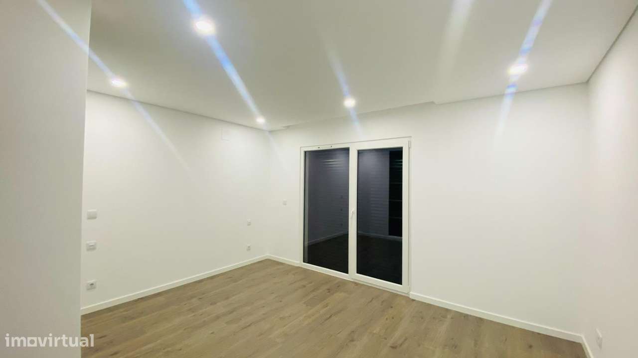 MORADIA T4 FERNAO FERRO-10