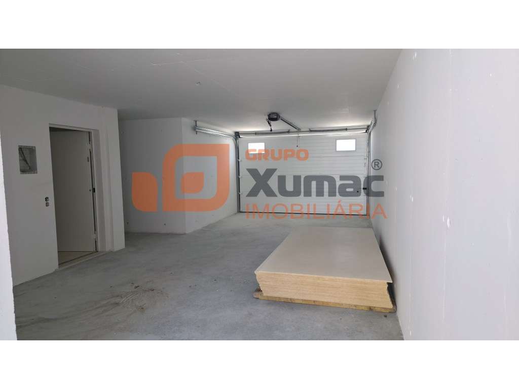 Moradia T4 Contemporânea c/ Piscina-32