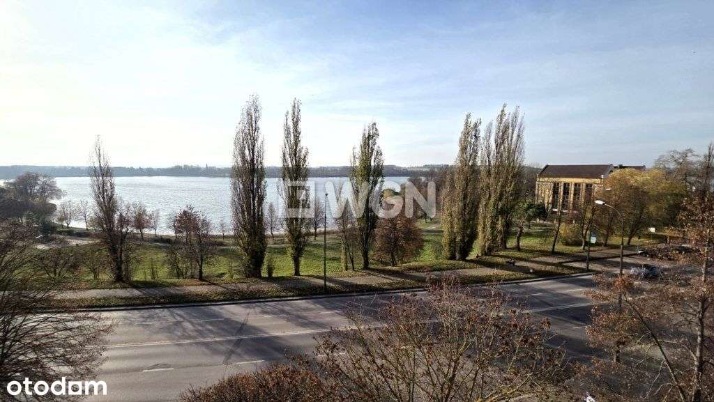 Duże mieszkanie z widokiem na jezioro.-12